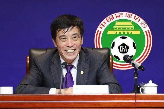 他表示，这份工作教给他的事情多于电影学校，因为这迫使他一连好几天全神贯注于某一部电影上。